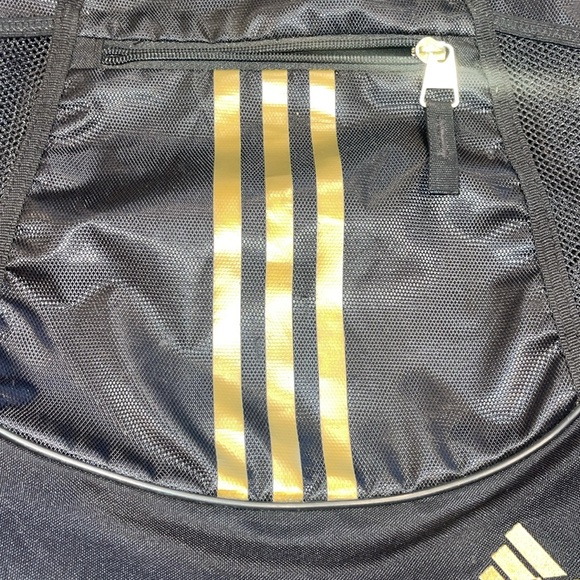 B26047 Adidas gym bag black and gold three stripe - Picture 4 of 7